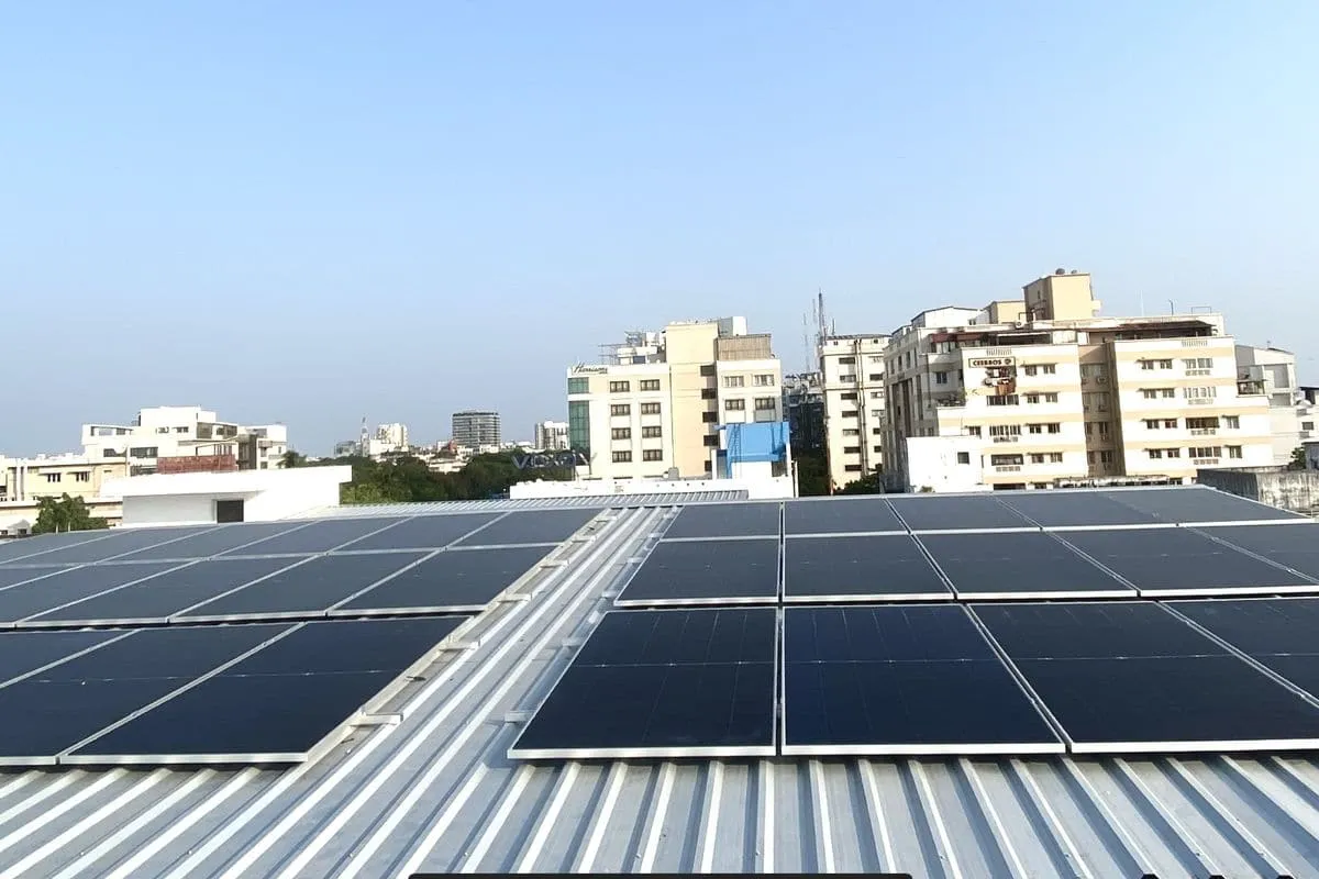 Large solar installation across a commercial and industrial rooftop